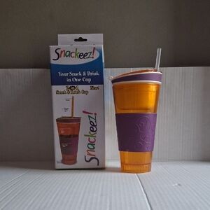 Snackeez 2-in-1 Snack Cup